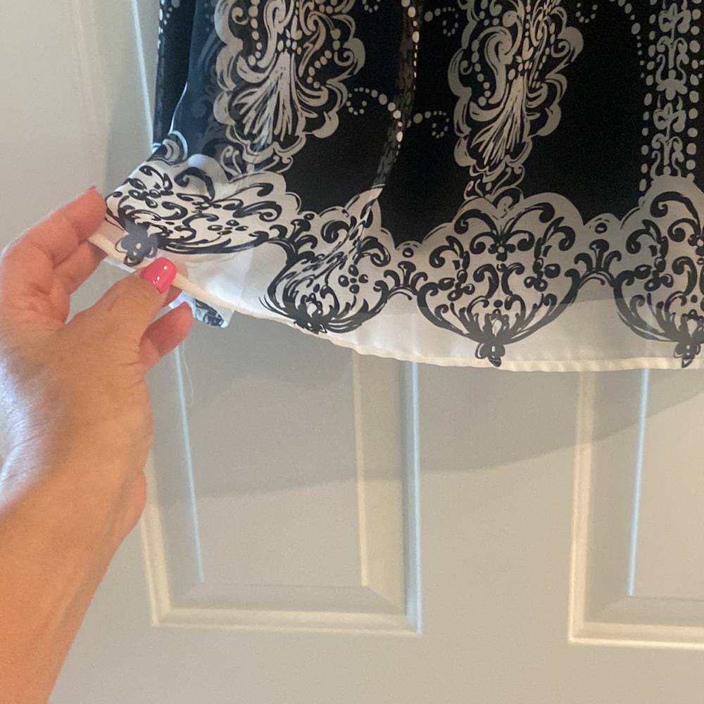 Woman’s blouse - Picture 2 of 8